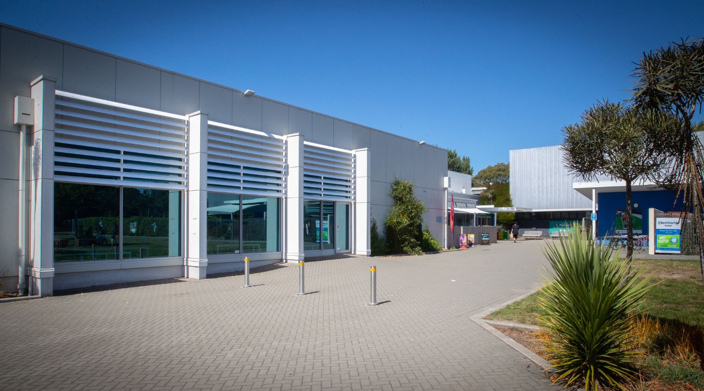 The outside of Pioneer Recreation and Sport centre along the walkway. 
